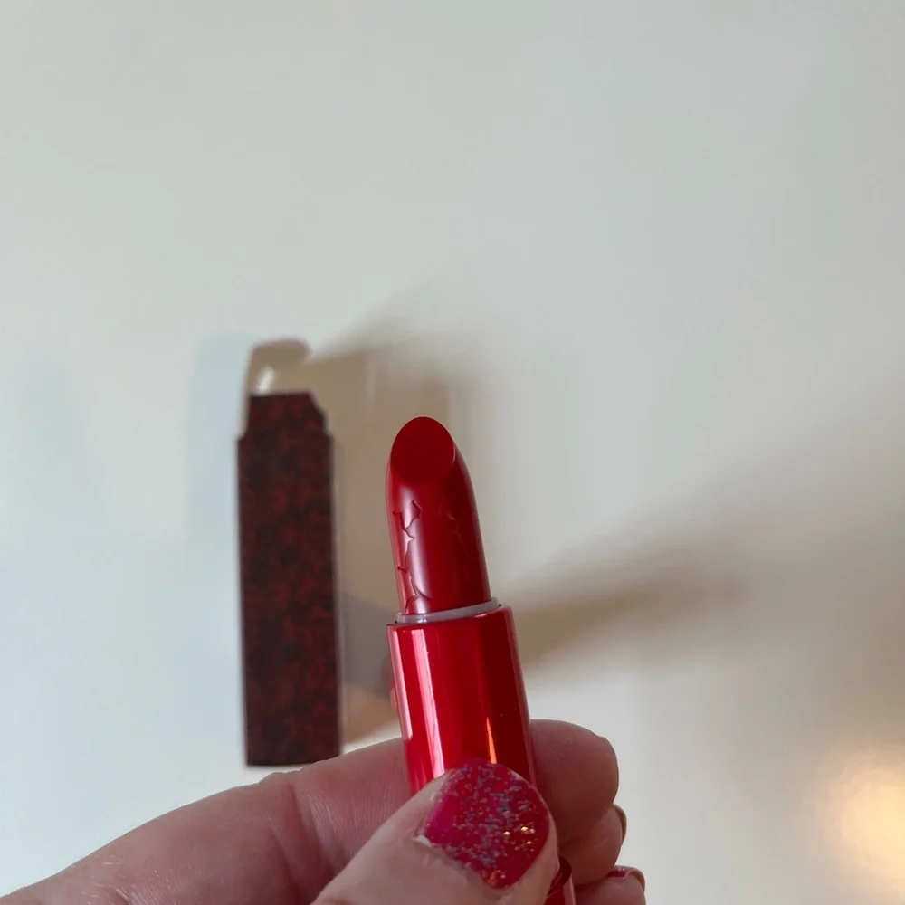 Makeup Rev Here Lies Beetlejuice My Whole Life One Dark Room Lydia Lipstick